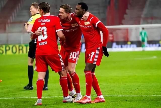 只让狼队得95！马刺本季对手得100分以下时 季后赛4-0 常规赛11-0