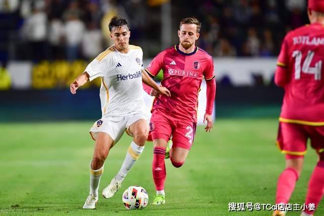 特雷-杨32+15老鹰灭太阳3连胜 国王力克步行者